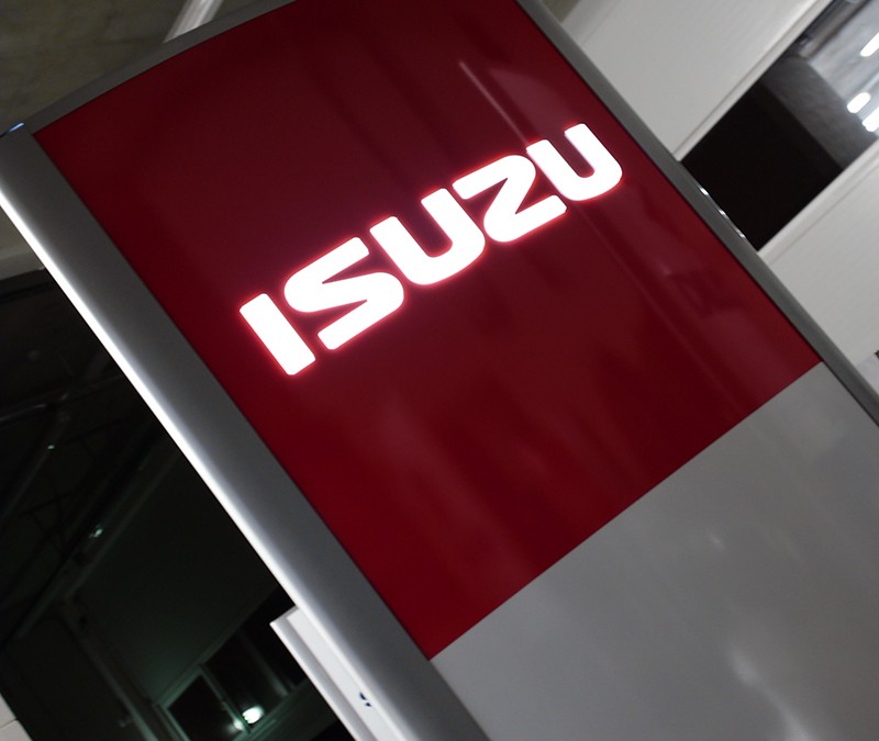 Isuzu mainospylväs